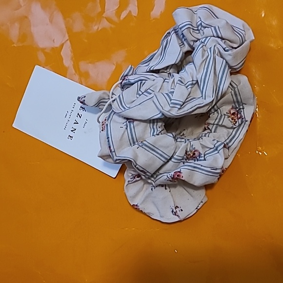 Nwt! Sezane trio of scrunchies - Picture 8 of 9